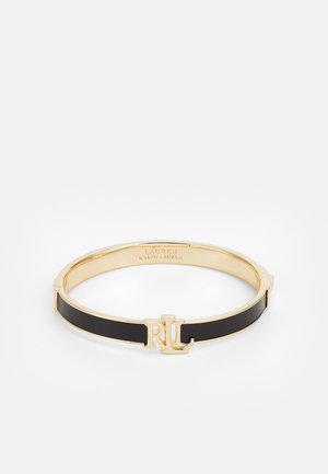 Gullfarget metallarmbånd med svart emaljesenter og en 'RL'-logo som accent foran. Glatt tekstur med en polert overflate.