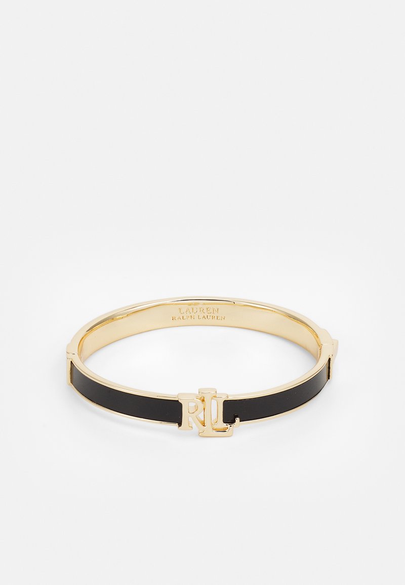 Pulseira de metal em tom dourado, apresentando um centro em esmalte preto e um detalhe com o logo 'RL' na frente. Textura lisa com um acabamento polido.