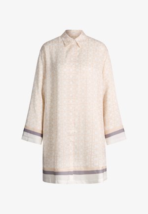 Chemise à manches longues avec motif géométrique beige, col pointu et rayures beige et grises contrastantes aux poignets et à l'ourlet.