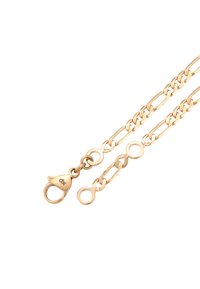 Gouden ketting met verlengde schakels, voorzien van een karabijnsluiting en een ronde verbinding. Gladde, glanzende textuur en minimale detailing.