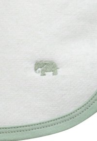 Tissu en coton blanc avec une douce bordure verte. Comprend un petit logo d'éléphant brodé d'une teinte verte assortie.