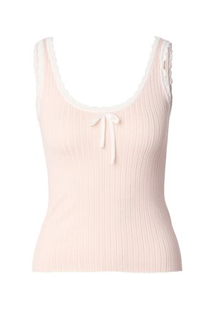 Lichtroze geribde gebreide mouwloze top met wit gegolfd zoompje op de bandjes en een kleine strik aan de voorkant bij de halslijn.