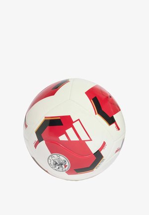 Balón de fútbol Adidas blanco y rojo con detalles negros y el logo del club de fútbol Ajax de Ámsterdam.