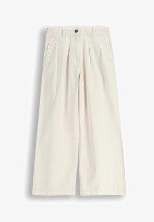Kremowe spodnie o szerokich nogawkach, z fałdami z przodu, kieszeniami bocznymi, szlufkami na pasek i zapięciem na guzik w talii.