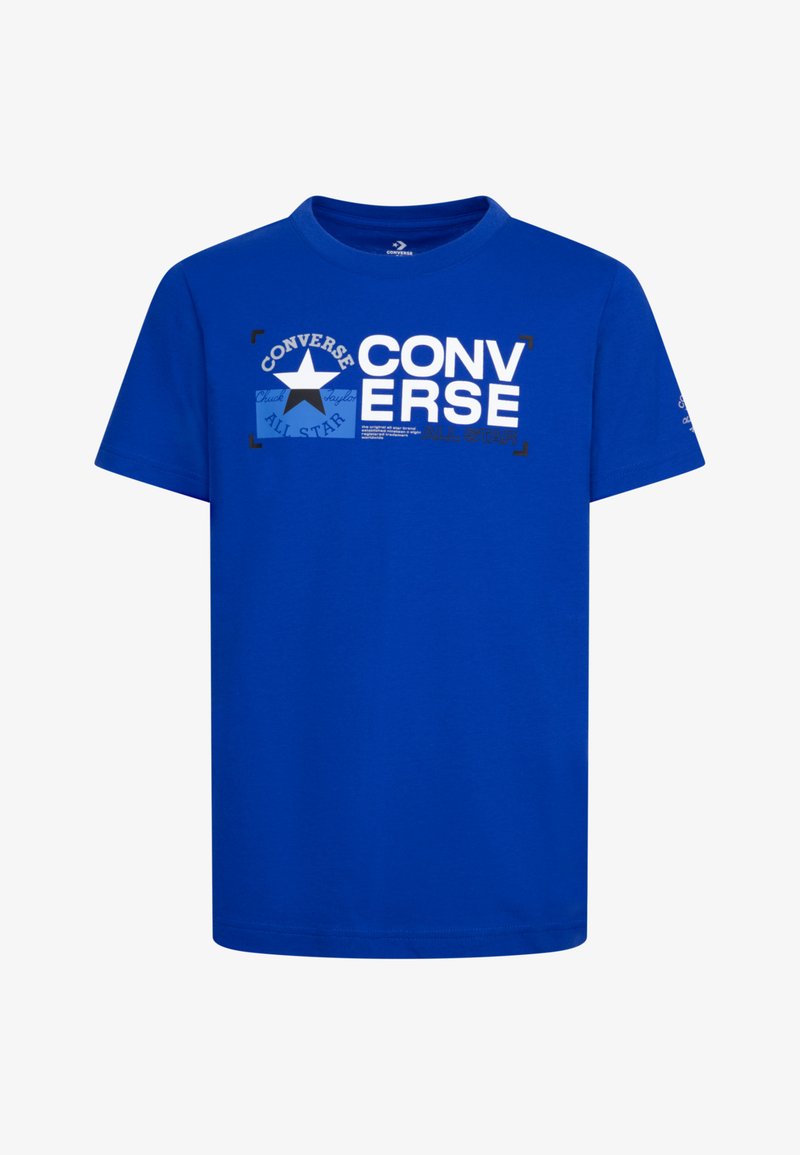 Camiseta de algodón azul con mangas cortas. Presenta un gran texto de marca en blanco y negro y un gráfico de estrella. Diseño de cuello redondo.