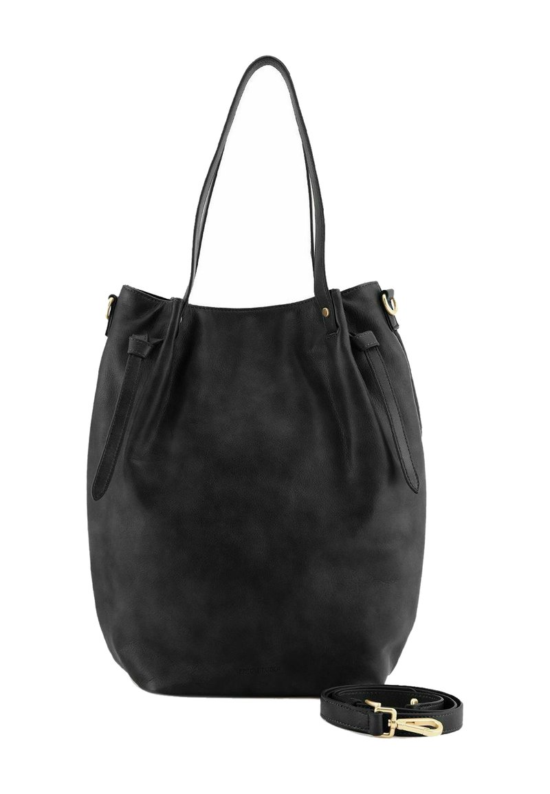 Zwarte leren totebag met twee lange hengsels, gladde textuur, sluiting met trekkoord en een afneembare schouderband versierd met een gouden sluiting.