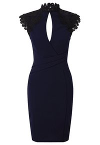 Robe bleu marine à silhouette ajustée, dotée d'une superposition de dentelle aux épaules et d'un décolleté en trou de serrure. Texture de tissu lisse.