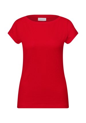 Czerwona dopasowana koszulka z krótkim rękawem, okrągłym dekoltem i widoczną metką marki wewnątrz kołnierza.