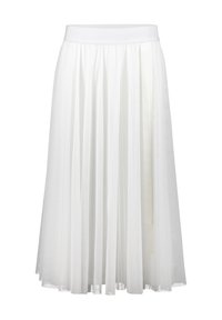 Jupe plissée blanche en tissu léger, dotée d'une ceinture large et d'une texture lisse, avec une silhouette longue et fluide.