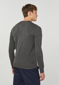 WE Fashion THE COMFORT - Stickad tröja - dark grey