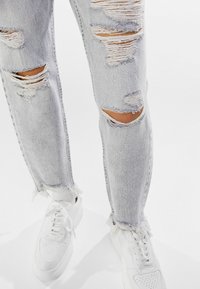 Bershka Jeans Tapered Fit - grey