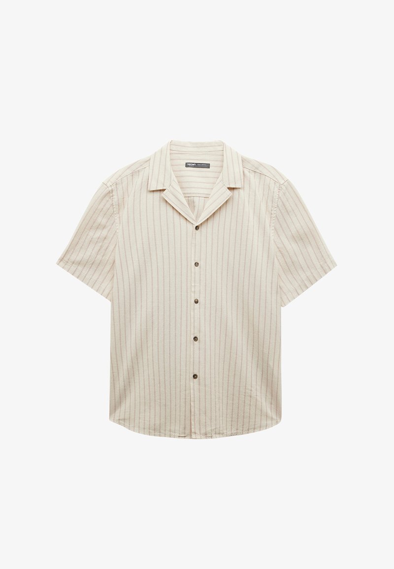 kurzärmliges, knöpfbares Hemd in hellem Beige mit dünnen vertikalen Streifen. Weicher Stoff, eingekerbter Kragen, fünf braune Knöpfe an der Vorderseite.