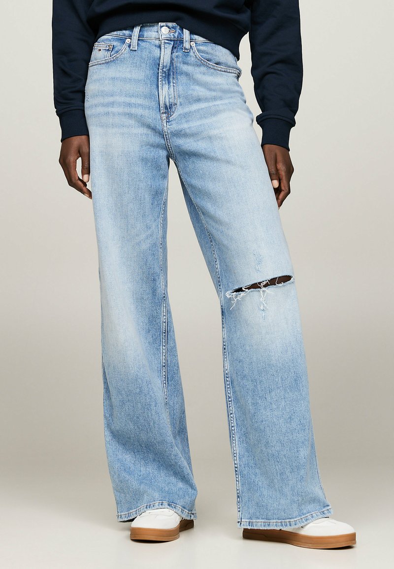 Tommy Jeans CLAIRE WD DH2112 - Laza szabású farmerek - denim light
