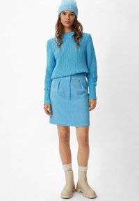 comma casual identity A-Linien-Rock - hellblau