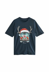Marineblå bomuld t-shirt med grafik af en vintage Volkswagen bus prydet med en juleskæg og gevir, som viser juletræer.