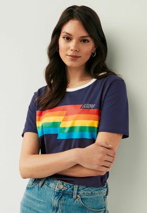 SHORT SLEEVE RAINBOW STRIPE  REGULAR FIT - Apdrukāts T-krekls - navy