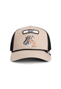Gorra trucker beige con una parte trasera de malla negra, con un diseño de cabra bordado y la etiqueta "GOAT" en la parte frontal. Visera plana y correa ajustable.