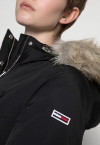 Tommy Jeans Dunkappa / -rock - black