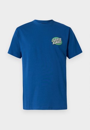 Modra kratka majica s kratkimi rokavi, okrolim izrezom in majhnim zeleno-belim logotipom "Santa Cruz Skateboards" na levi strani prsnega koša.