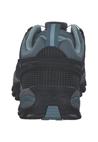 Zapatilla deportiva negra y gris con parte superior de malla, talón texturizado y un acento azul. Presenta una pestaña para tirar y un patrón de suela único para mayor agarre.