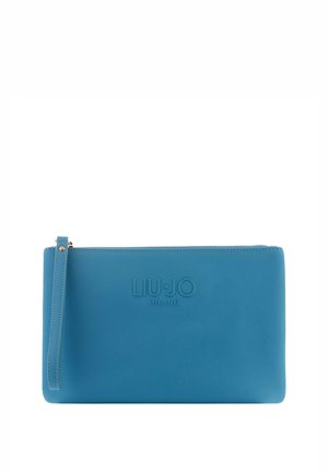 Pochette da polso in pelle blu con logo "LIU·JO MILANO" in rilievo e chiusura con cerniera su sfondo bianco.