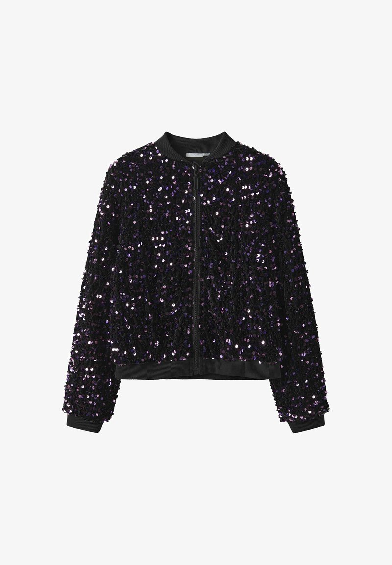Chaqueta bomber negra con lentejuelas moradas que cubren la superficie exterior, con puños y cuello acanalados y un cierre frontal de cremallera.