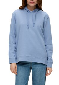 Sudadera azul claro hecha de una tela suave, con un bolsillo canguro, capucha ajustable con cordones y puños acanalados. Combina con jeans de mezclilla.