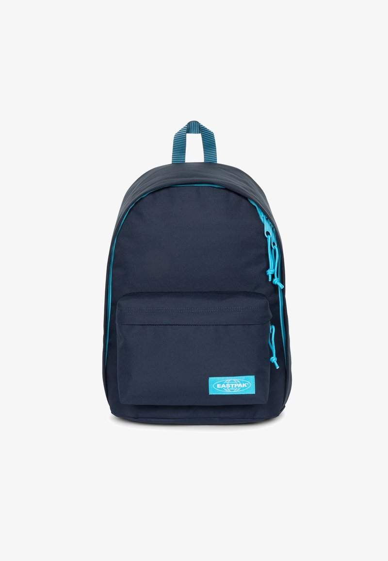 Zaino blu navy realizzato in tessuto resistente, con una tasca frontale, dettagli in zip turchese e una maniglia superiore per un trasporto semplice.