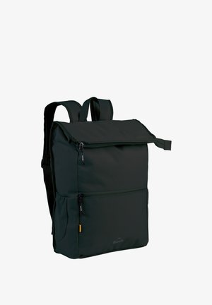 Sac à dos en nylon vert avec un rabat pliable, deux fermetures éclair et des bretelles réglables. Il dispose d'une poche latérale et d'un logo près du bas.