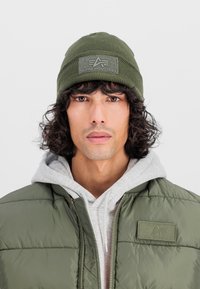 Alpha Industries VLC - Megzta kepurė - dark green