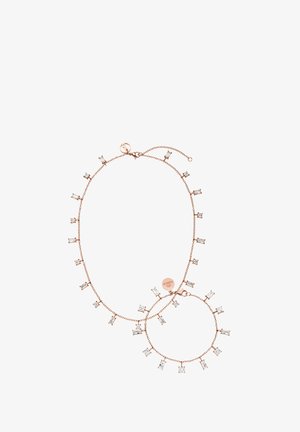 Zartes roségoldfarbenes Halsketten- und Armbandset mit rechteckigen und quadratischen klaren Kristallanhängern, die gleichmäßig auf feinen Ketten angeordnet sind.