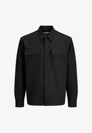 Svart jakke med knapper laget av glatt stoff, med klassisk krage, to foranlomme med klaff og trykknapp-lukking foran.