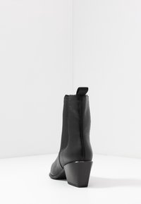 Vagabond Botines - black