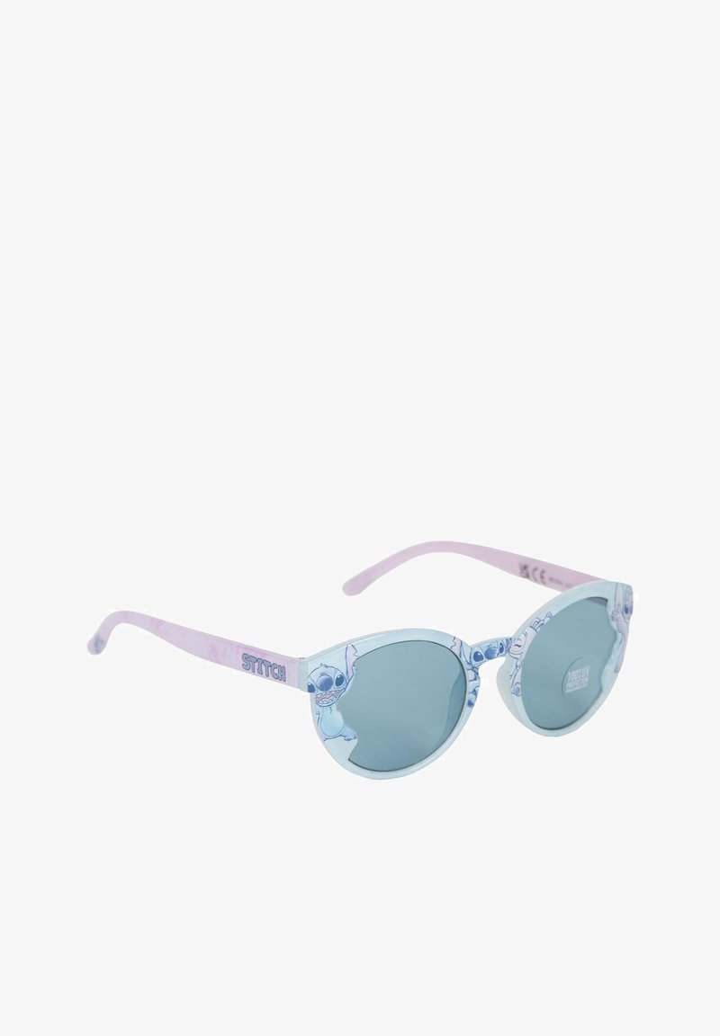 Un paio di occhiali da sole rotondi con montatura azzurro chiaro, aste viola e lenti bluastre. Presentano disegni di personaggi dei cartoni animati sui lati.