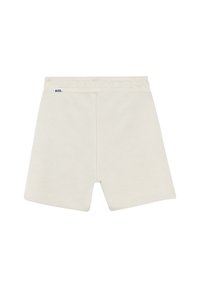 Pantaloni corti beige in cotone con vita piatta, dotati di un piccolo logo nero sul retro, texture liscia e design semplice senza motivi.