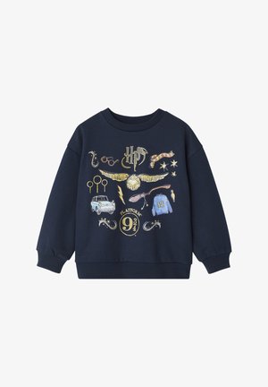 Marineblaue Sweatshirt mit Druckmotiven, darunter Brillen, ein Auto, ein goldener Schnatz und der Text "Plattform 9¾" in Gold und Weiß.