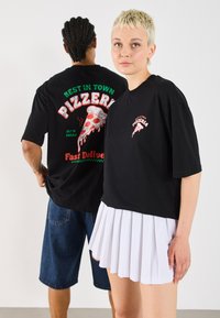 YOURTURN UNISEX - Marškinėliai su spaudiniu - true black