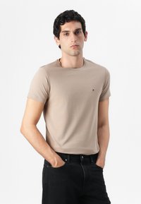 Tommy Hilfiger STRETCH SLIM FIT TEE - Basic T-shirt - coastal taupe