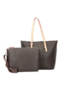 Braune Leder-Tasche mit hellrosa Trägern und goldener Hardware, begleitet von einem passenden braunen Clutch mit Handgelenkriemen.
