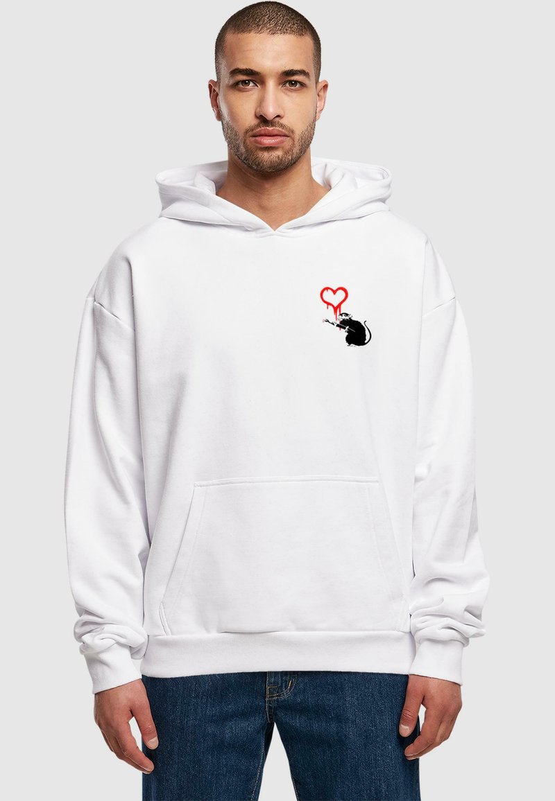 Felpa bianca con cappuccio e tasca anteriore, decorata con una grafica di un topo nero e un cuore rosso, realizzata in tessuto morbido e con una vestibilità ampia.