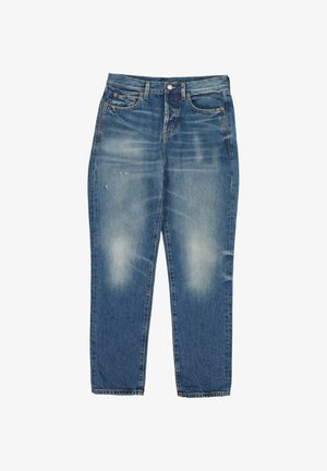 Jean en denim bleu délavé avec poches avant et arrière, fermeture à boutons et jambes légèrement fuselées.