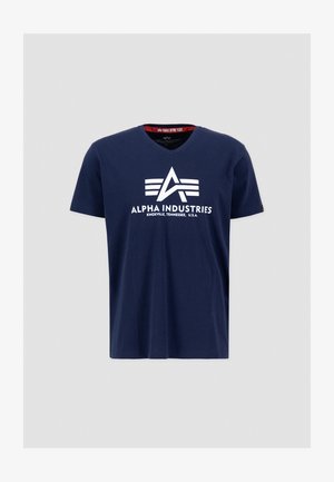Camiseta de algodón azul marino de manga corta con cuello en V. Presenta un gráfico blanco del logo de "Alpha Industries" y texto en el frente.