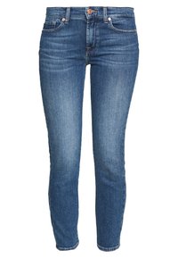 Hubené džíny ve středně modrém denim, s normálním pasem, pěti kapsami a měděným kováním. Hladká textura s mírným vyblednutím.