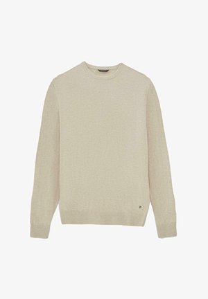 Jasno beżowy sweter z okrągłym dekoltem, o dzianinowej strukturze, z długimi rękawami, ściągaczami przy mankietach i dolnym końcu, małe logo marki blisko dolnego hemu.