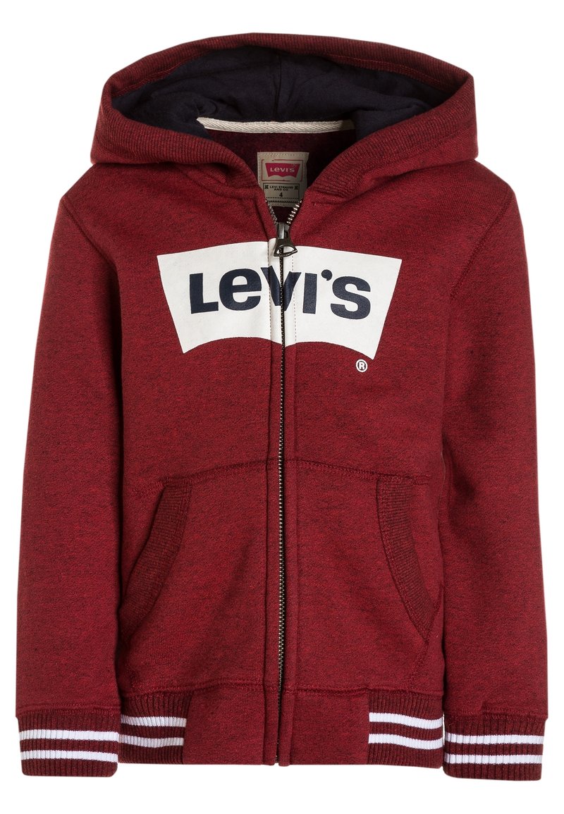 Roter Reißverschluss-Hoodie aus Fleece mit einem großen weißen Levi's-Logo auf der Vorderseite. Hat eine gefütterte Kapuze, Fronttaschen und gestreifte Rippbündchen.