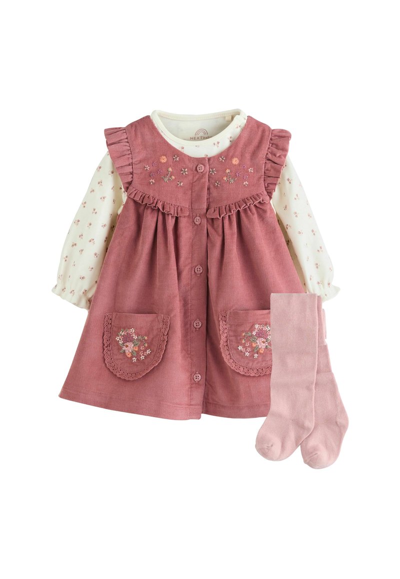 Roze ribfluweel babyjurk met bloemenborduursel, witte langarmige blouse met kleine bloemenprint en bijpassende roze panty's.