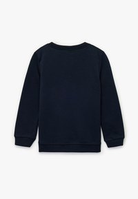 Sudadera azul marino con mangas largas, escote redondo y puños acanalados. Confeccionada en un material texturizado con un acabado suave.