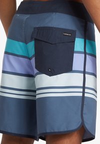 Quiksilver EVERYDAY STRIPE - Uimashortsit - byl