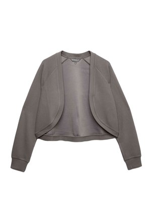 Grå cropped åben cardigan med lange ærmer og ribstrikkede manchetter, lagt fladt på hvid baggrund.