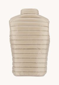 Beżowa bezrękawnikowa kamizelka puchowa z poziomym pikowanym wzorem, wysokim kołnierzem i gładką fakturą. Prosty styl bez zdobień.